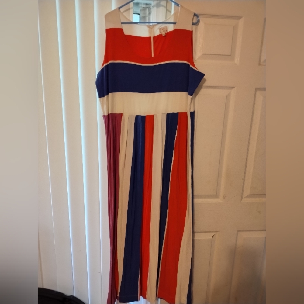 Hot in Hollywood Maxi Dress Size 2X. Zip up Back. Lightweight Colorful